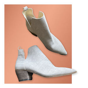 SOLE SOCIETY Laurelah Suede Crocodile Bootie size 8